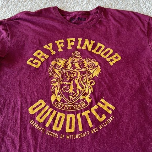 Gryffindor Short sleeve shirt size XL - Picture 6 of 16